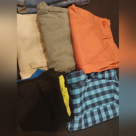Boys 6 bottom/top pc bundle sz lg & med - Picture 1 of 12